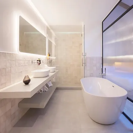 Hotell Serawa 4*
